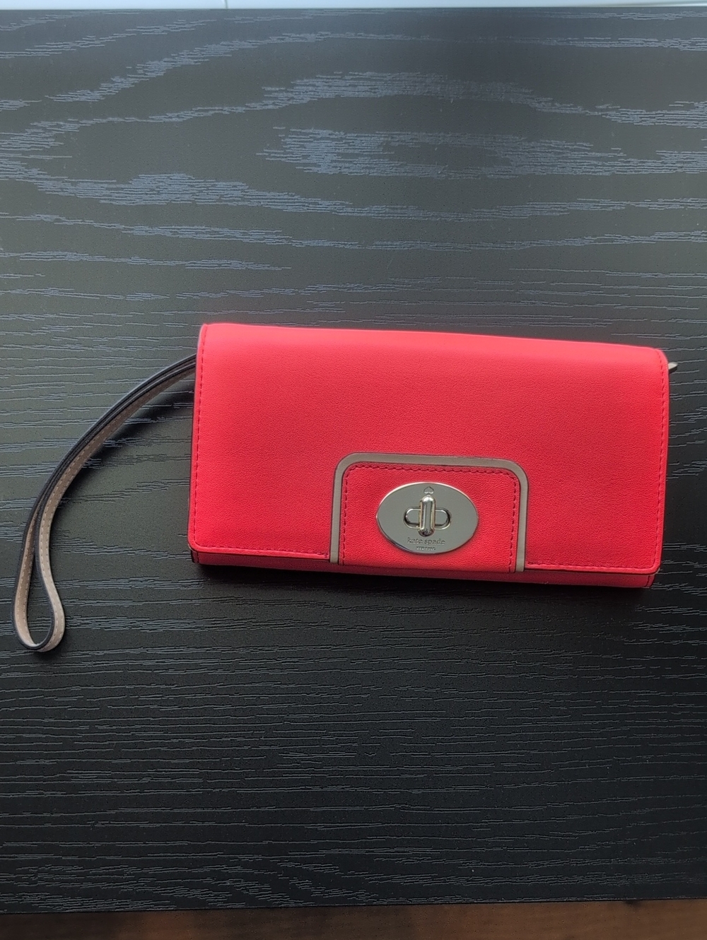 Kate Spade Turnlock Mara Wristlet Clutch Wallet EUC